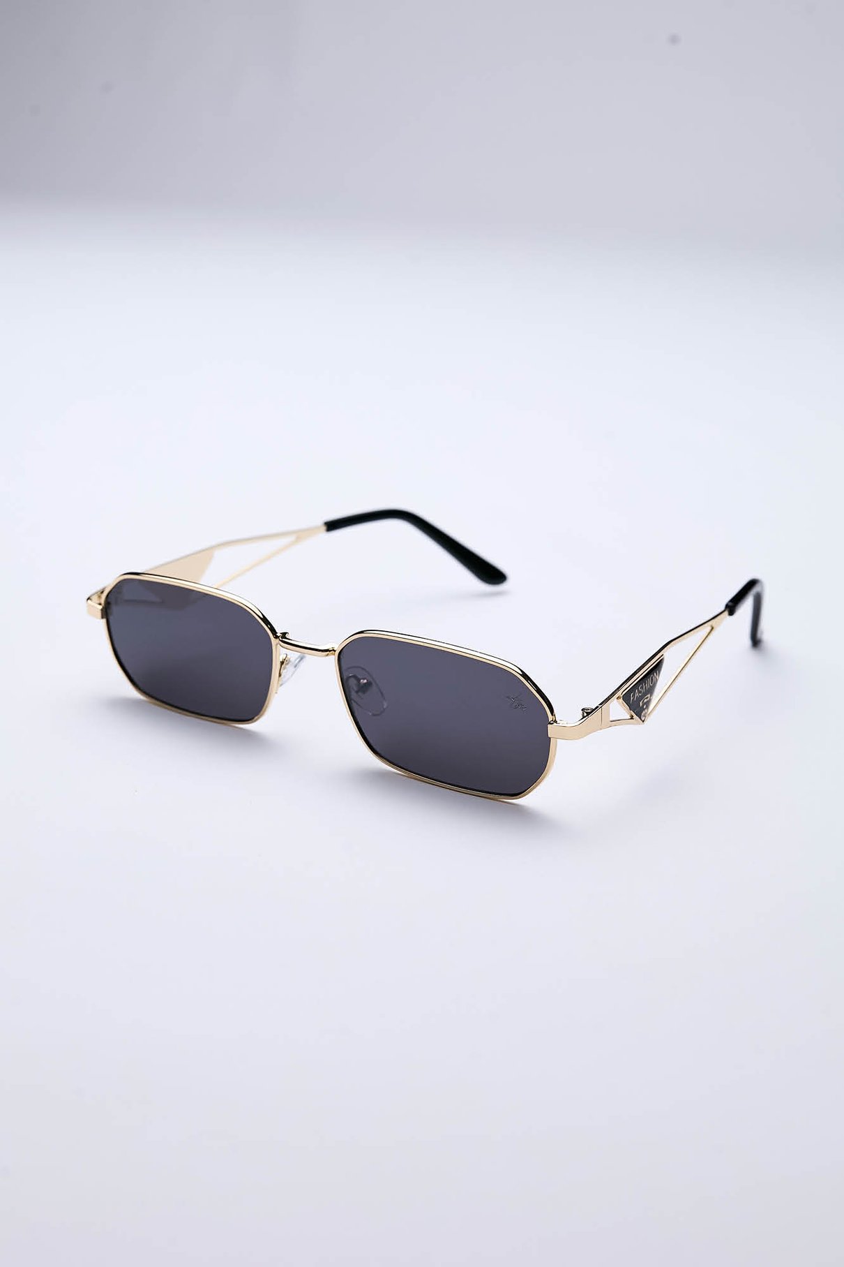 02050 preto com dourado