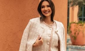 mulher usando um casaco feminino